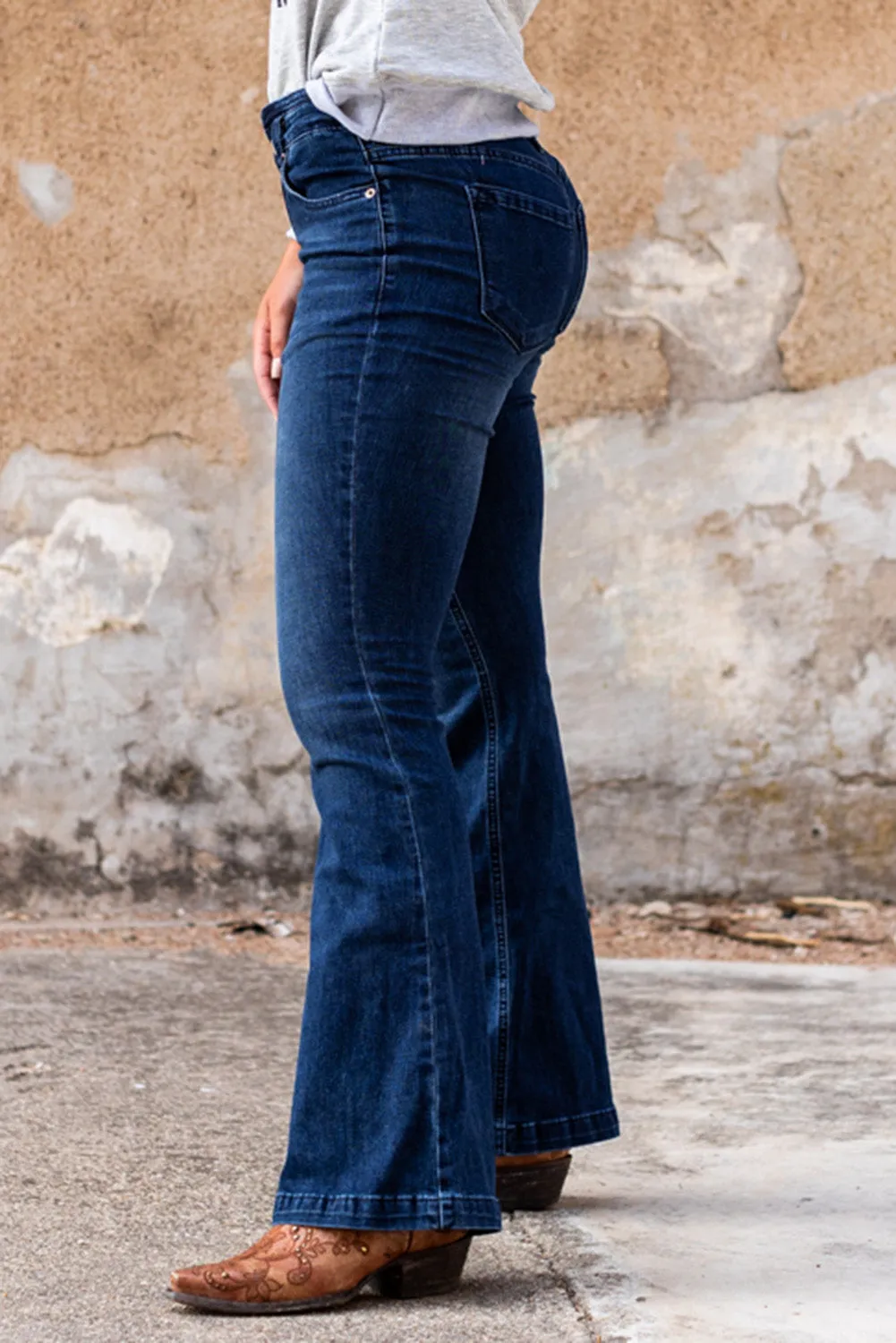 High Rise Buttoned Flared Jeans