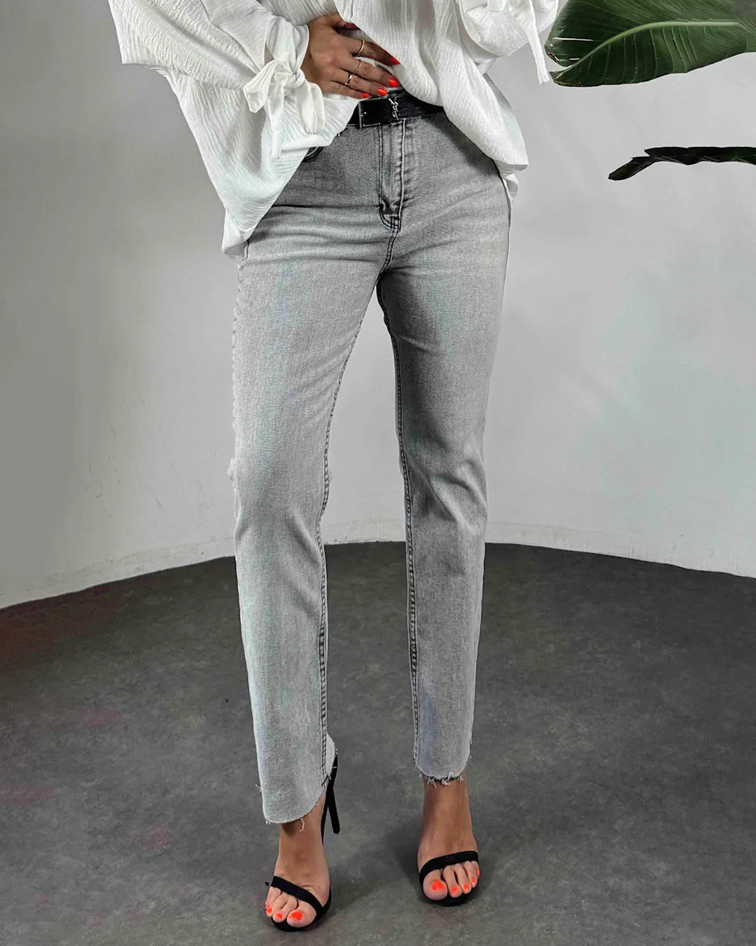Hochtaillierte Boyfriend Damenjeans Grau