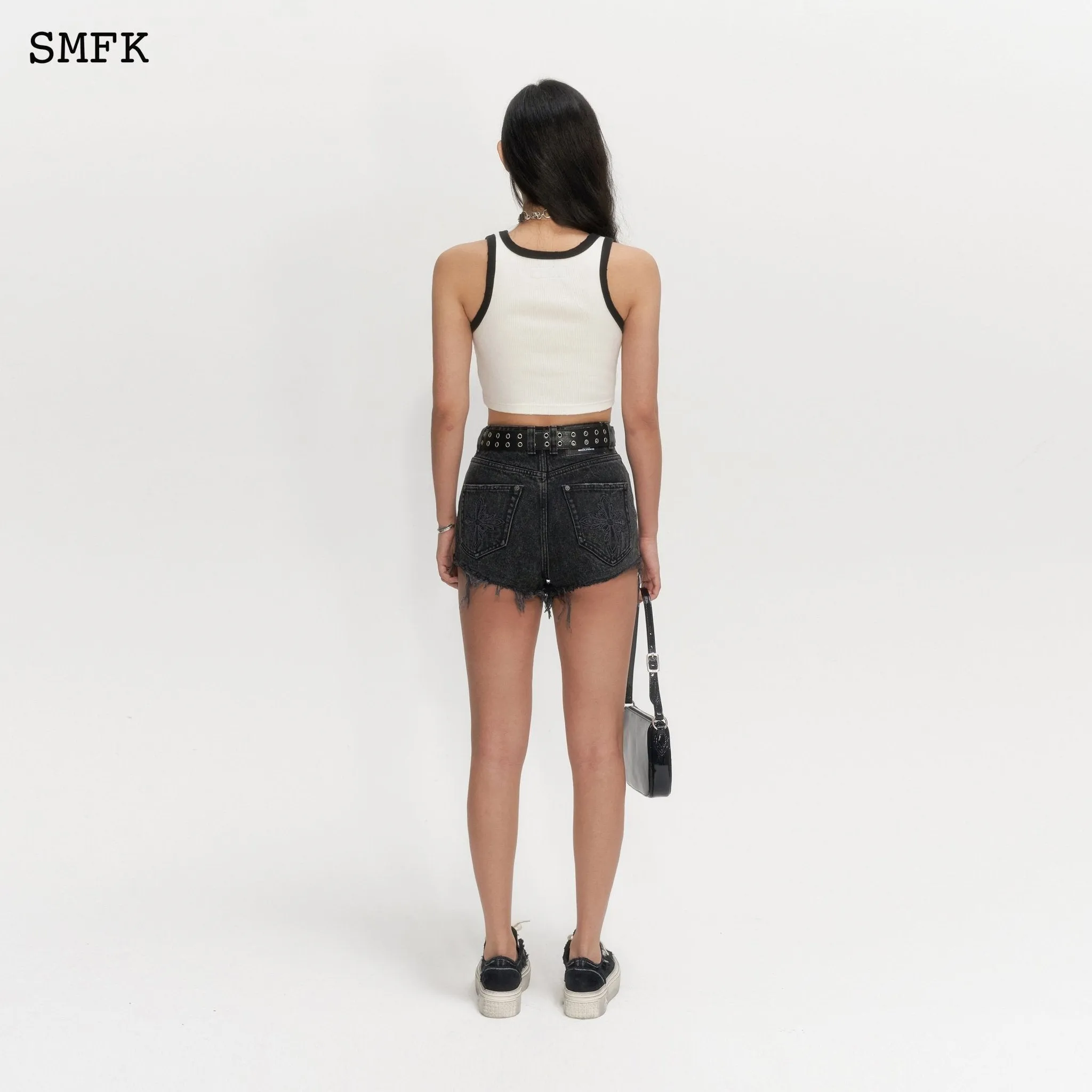 Wilderness Rock Black Short Jeans
