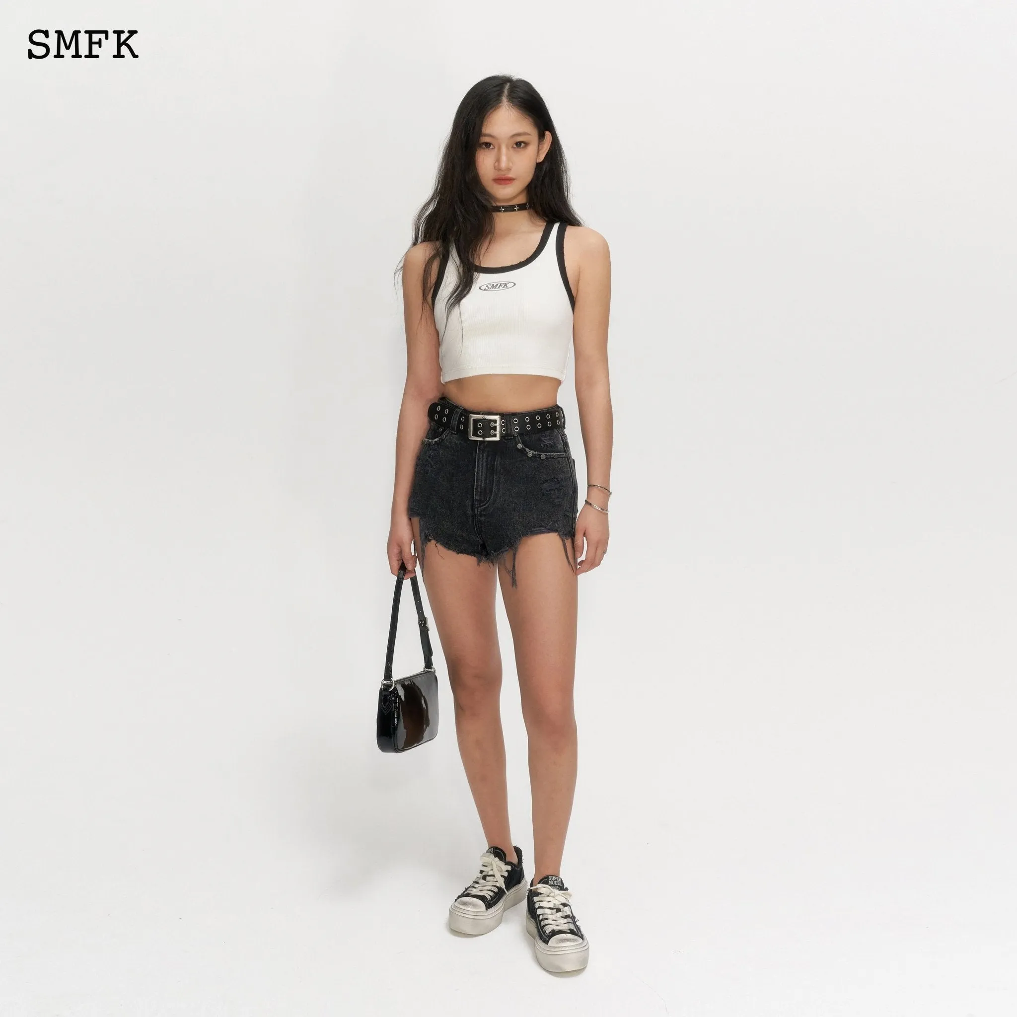 Wilderness Rock Black Short Jeans